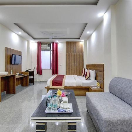 Hotel Premier Noida 135 Bagian luar foto