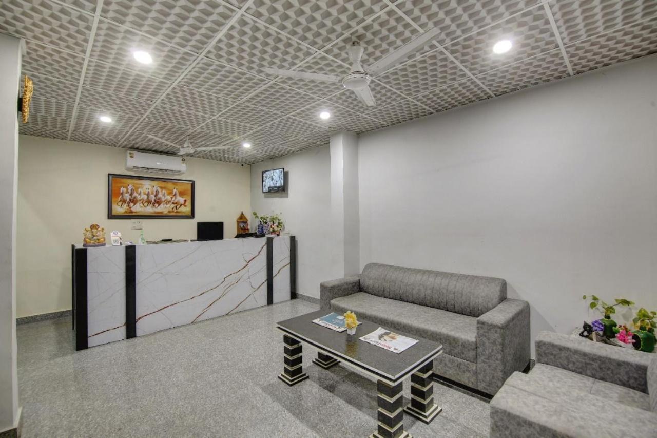 Hotel Premier Noida 135 Bagian luar foto